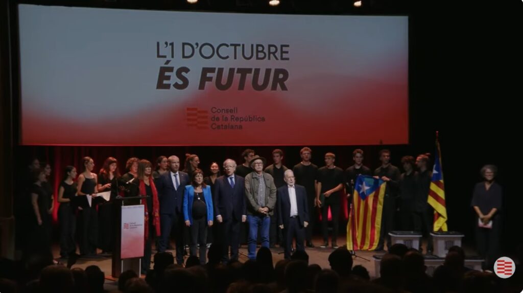 Acte del Consell de la República Catalana amb assistents i banderes