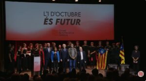 Acte del Consell de la República Catalana amb assistents i banderes