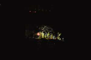 Equip d'emergència treballant en l'accident de tren a Gelida