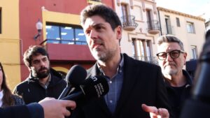 El portavoz de los Comunes, David Cid, en una atención a medios este sábado en Molins de Rei (Nico Tomás, ACN)