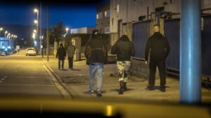 Neonazis rapados y tatuados que han ido a la inauguración de un local de Núcleo Nacional en Sentmenat (Jordi Borràs, ACN)