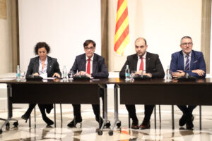 De izquierda a derecha, Alícia Romero, Salvador Illa, Albert Dalmau y Miquel Sàmper durante la reunión con sectores económicos y sociales (Bernat Vilaró, ACN)
