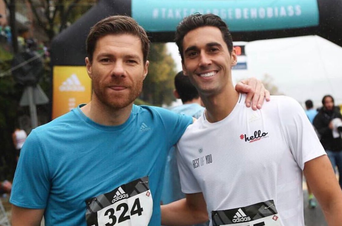 Xabi Alonso i Álvaro Arbeloa posant abans de la cursa Behobia-San Sebastián (Instragram d'Álvaro Arbeloa)