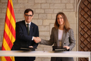 Signatura d'un acord pressupostari entre el Govern català i els Comuns