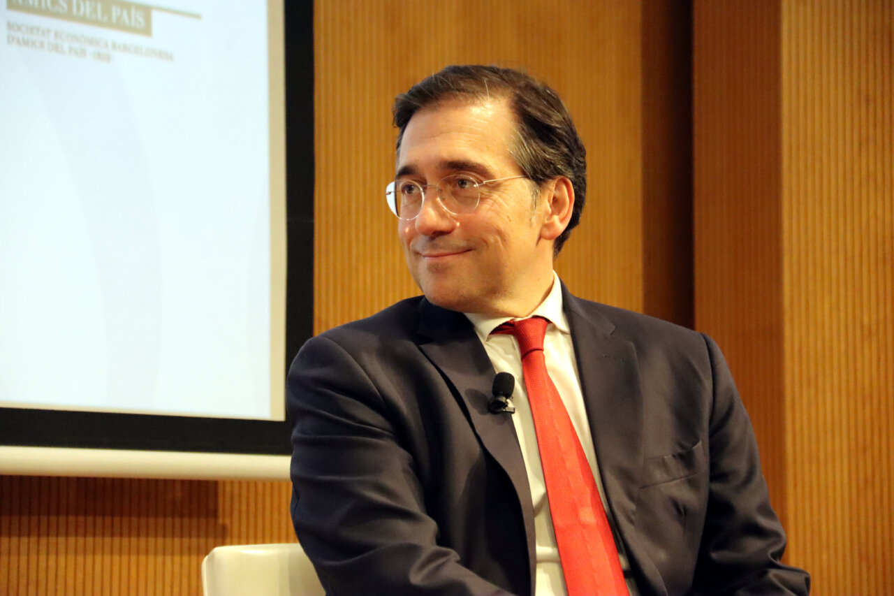 El ministro de Asuntos Exteriores, José Manuel Albares, en un acto de Barcelona Tribuna d’Amics del País (Nazaret Romero, ACN)