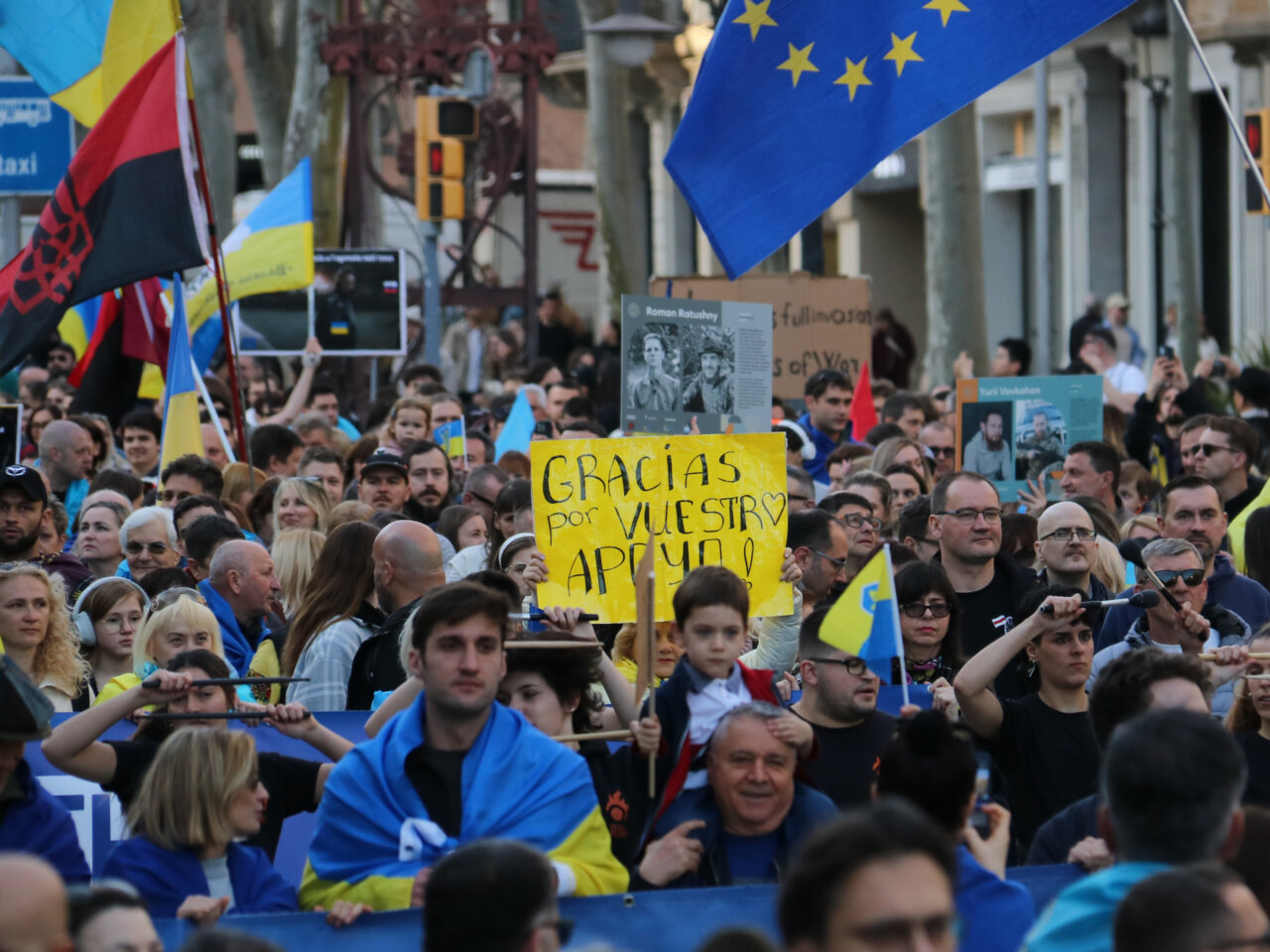 La comunidad ucraniana se manifiesta en Barcelona por los cuatro años del inicio de la invasión (Bernat Vilaró, ACN)