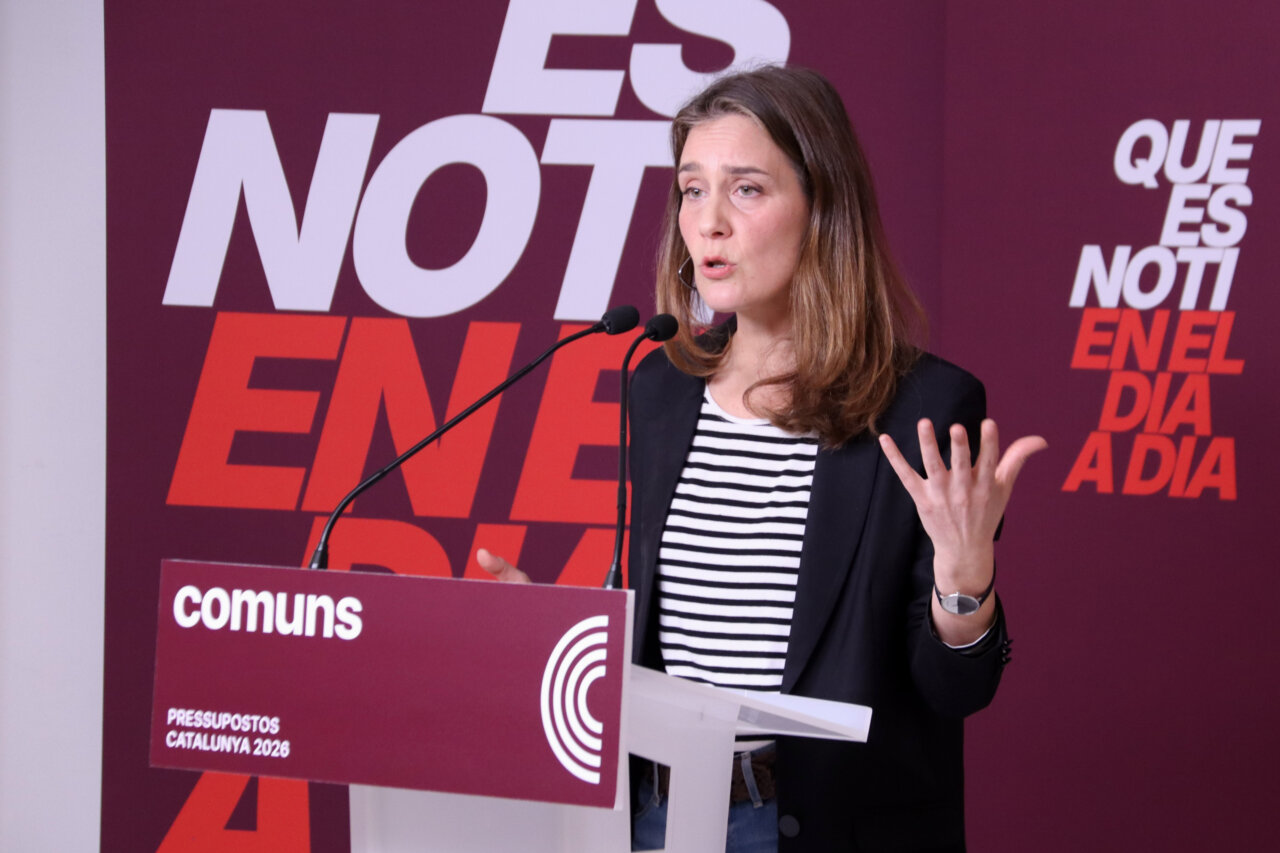 Una representant dels Comuns parlant sobre ajuts al lloguer.