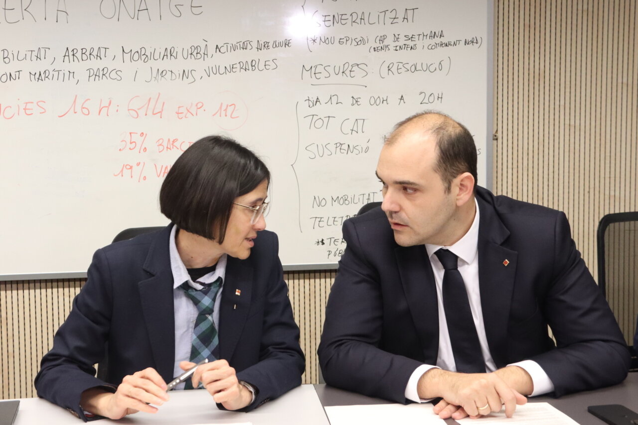 La consellera d'Interior Núria Parlon i el conseller Albert Dalmau en reunió