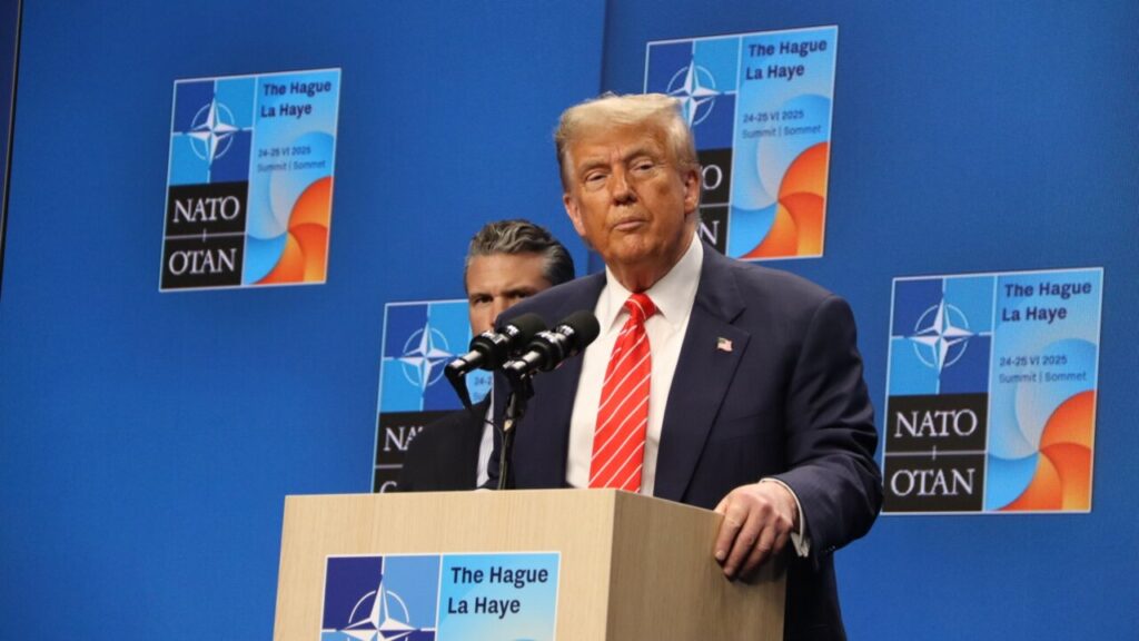 El presidente de Estados Unidos, Donald Trump, durante la rueda de prensa posterior a la cumbre de la OTAN celebrada en La Haya (Albert Cadanet, ACN)