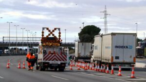 El punt en què tallen l'autopista AP-7 sentit sud a l'altura de Martorell (Mar Martí, ACN)
