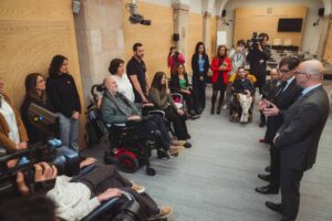 El president Salvador Illa s'ha reunit amb entitats d'afectats per l'ELA. (Generalitat - Arnau Carbonell)