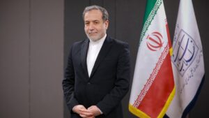 El ministre d’Afers Exteriors d'Iran, Seyed Abbas Araghchi, en una reunió amb Ali Khamenei (Oficina del Líder Suprem d'Iran)