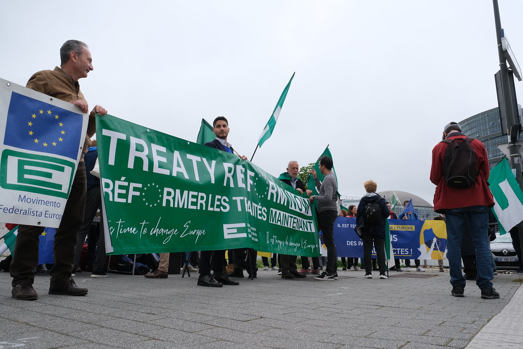 Manifestació federalista a les portes del Parlament Europeu