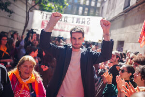 Txema Escorça, el veí del carrer de Sant Agustí de Barcelona que ha evitat el desnonament gràcies a la pressió veïnal (ACN)