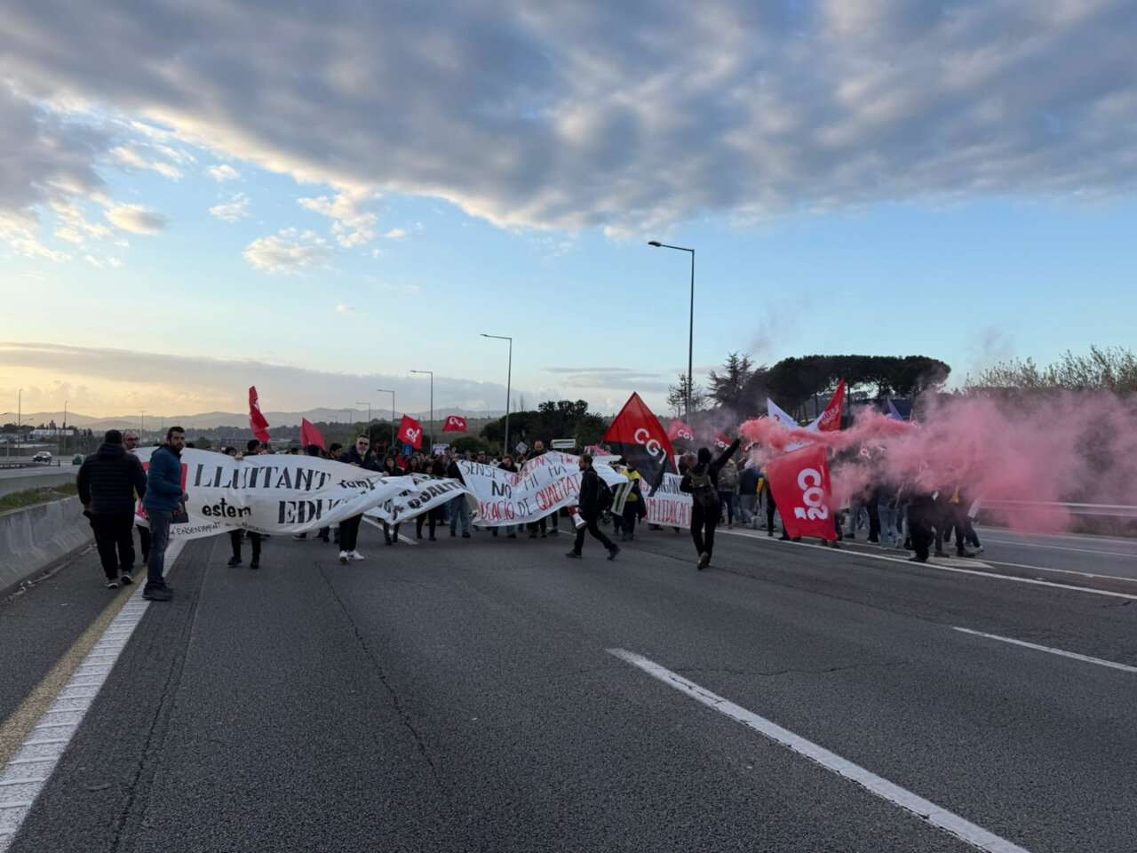 Los manifestantes han cortado la C-58 en Sant Quirze del Vallès (ACN)