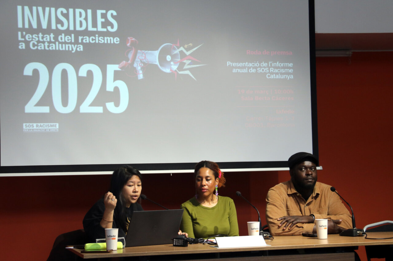 Presentación de SOS Racismo del informe 'Invisibles. El estado del racismo en Cataluña 2025'. (ACN)