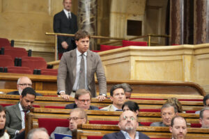 Diputat de Vox Alberto Tarradas durant un ple al Parlament
