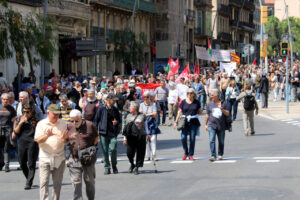 Manifestació passant pel carreu Pelai (Àlex Recolons, ACN)