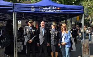 Estand de la Policia Nacional durant la celebració de Sant Jordi (Delegació del Govern espanyol a Catalunya)