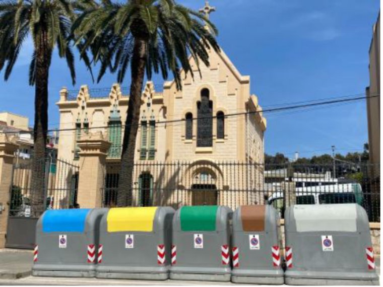 La Fundació Ave Maria de Sitges ha organitzat una protesta per reclamar el trasllat dels contenidors de deixalles urbanes ubicats davant del centre assistencial