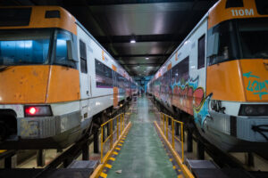Trens de Rodalies amb grafitis Cornellà de Llobregat