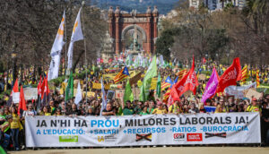 Capçalera de la manifestació de docents (ACN)
