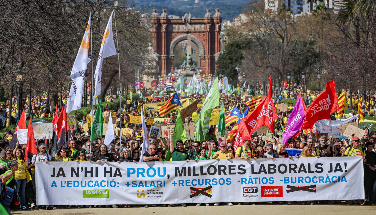 Capçalera de la manifestació de docents (ACN)