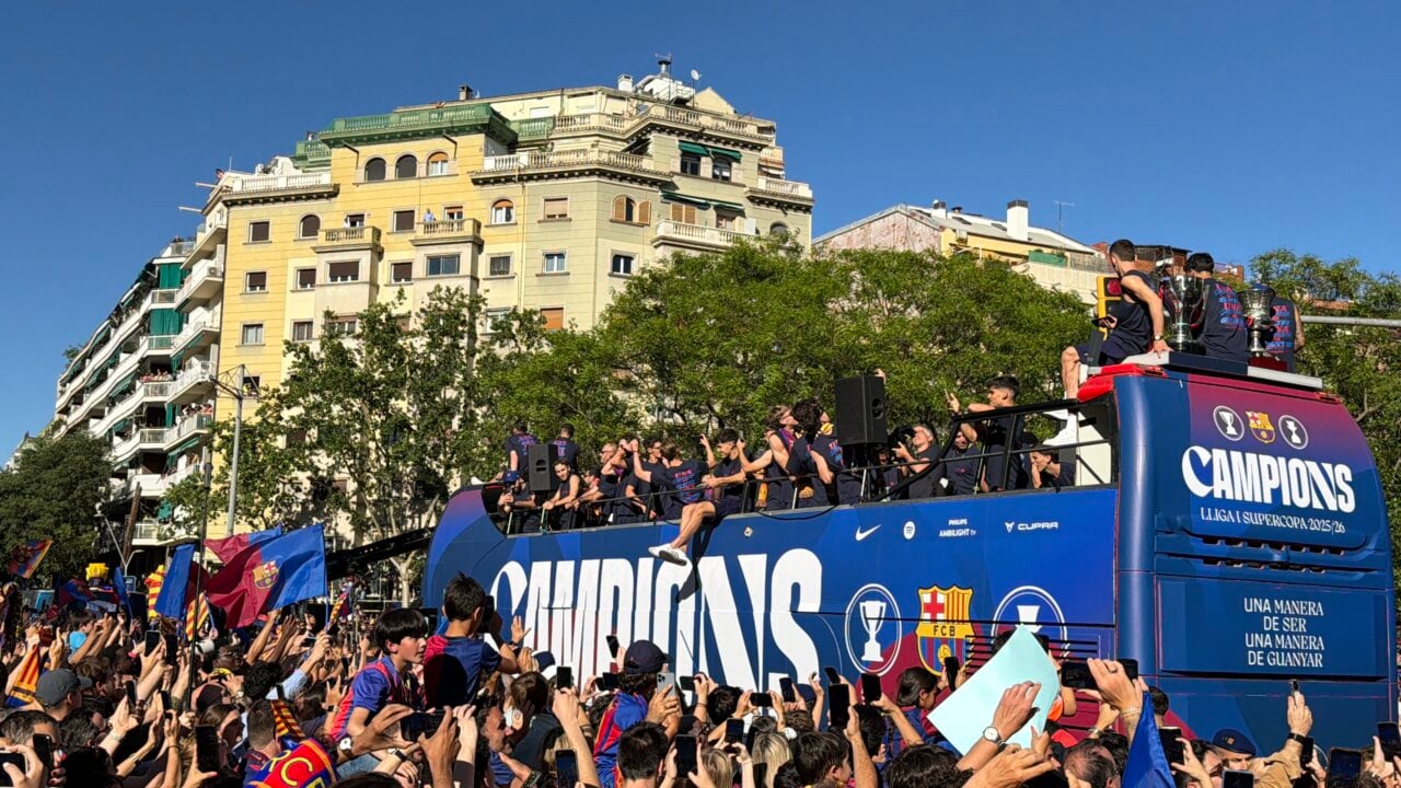 Celebració del FC Barcelona amb els aficionats després de guanyar la Lliga i la Supercopa