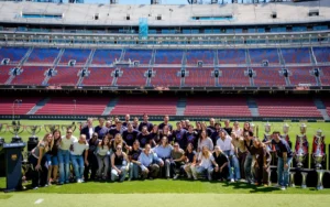Alèxia Putellas amb l'equip femení. (FCB)