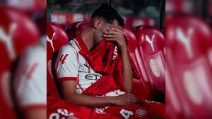 Jugador del Girona FC visiblement afectat després del descens a Segona Divisió (Girona FC)