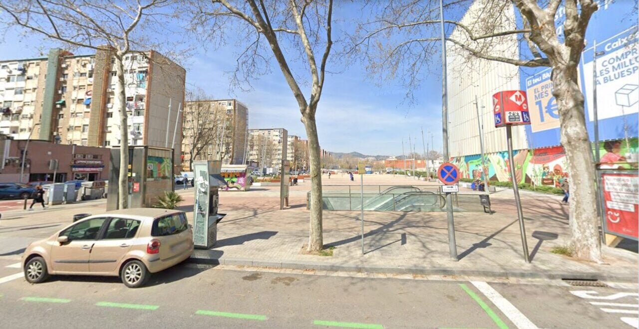 Exterior del metro de La Pau a Barcelona (Google Maps)