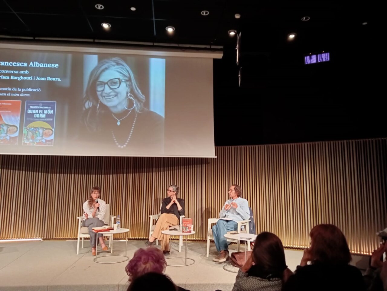 Francesca Albanese parlant sobre Palestina amb altres ponents