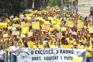 Professionals d'escoles bressol manifestant-se a Barcelona. (ACN)