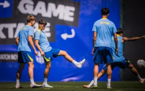 Jugadors del Barça entrenant amb samarretes del Congo.