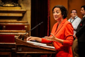 Alícia Romero parlant al Parlament sobre els pressupostos de la Generalitat