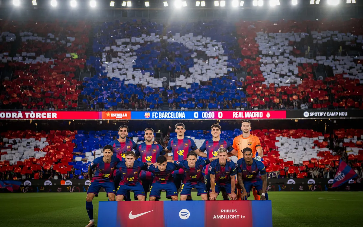 Olivia Rodrigo a la samarreta del clàssic Barça-Madrid de 2026. (FCB)