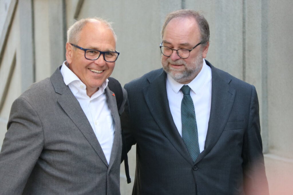 Félix Alonso (esquerra) i el seu advocat, Àlex Solà.(ACN)