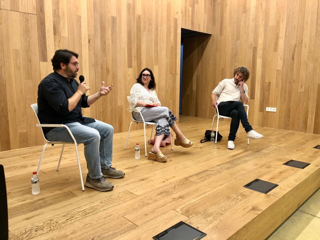 Ferran Pedret, Emma Falco i Steven Forti en una trobada sobre federalisme