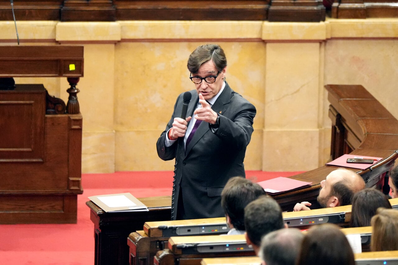 Salvador Illa parlant al Parlament. (ACN)