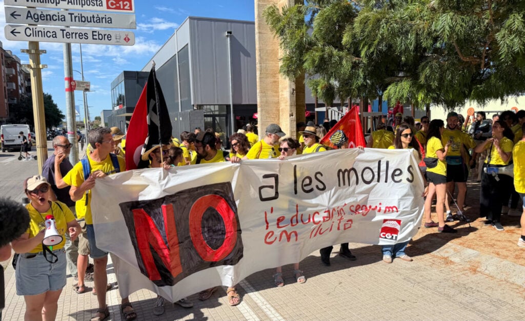 Manifestació de docents a Tortosa (Anna Ferràs - ACN)