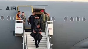 Militars de la UME desembarcant d'un avió a Veneçuela (Ministeri de Defensa)