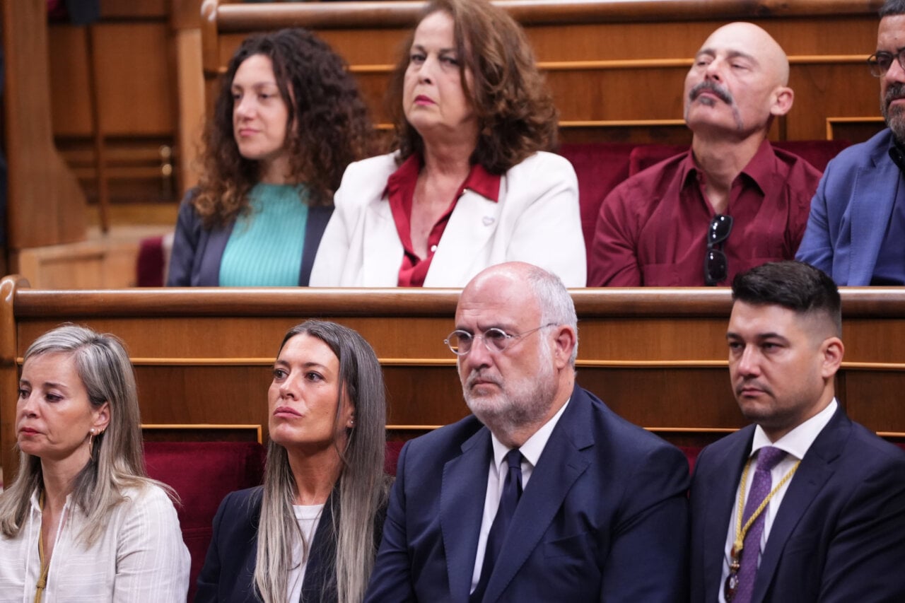 Míriam Nogueras i Eduard Pujol, durant el discurs del Papa al Congrés (Javier Barbancho - ACN)