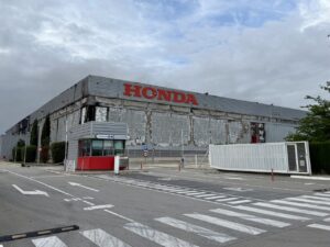 Nau d'Honda a Santa Perpètua de Mogoda afectada per un incendi (Albert Segura Lorrio, ACN)