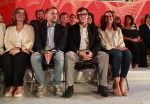 Salvador Illa amb alguns dels alcaldables del partit a les pròximes municipals (Lourdes Casademont, ACN)