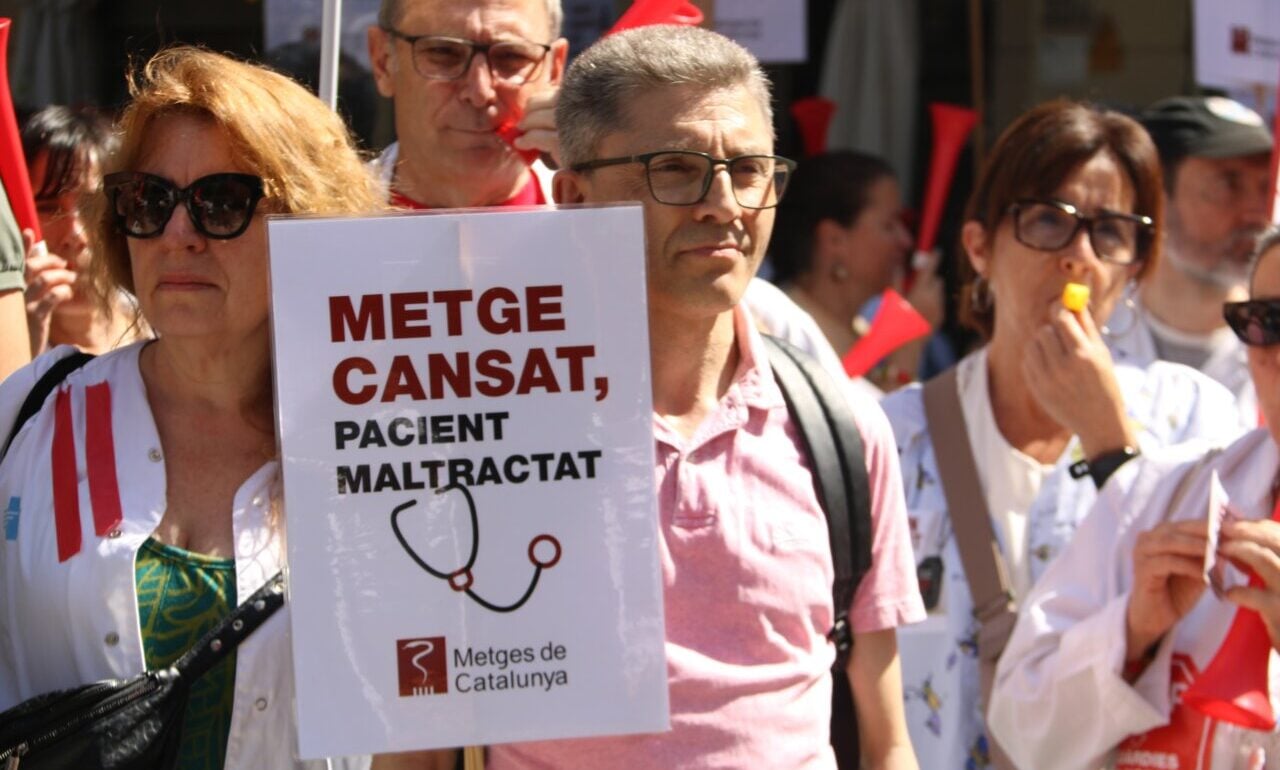 Metges de Catalunya en manifestació a Barcelona (ACN - Norma Vidal)