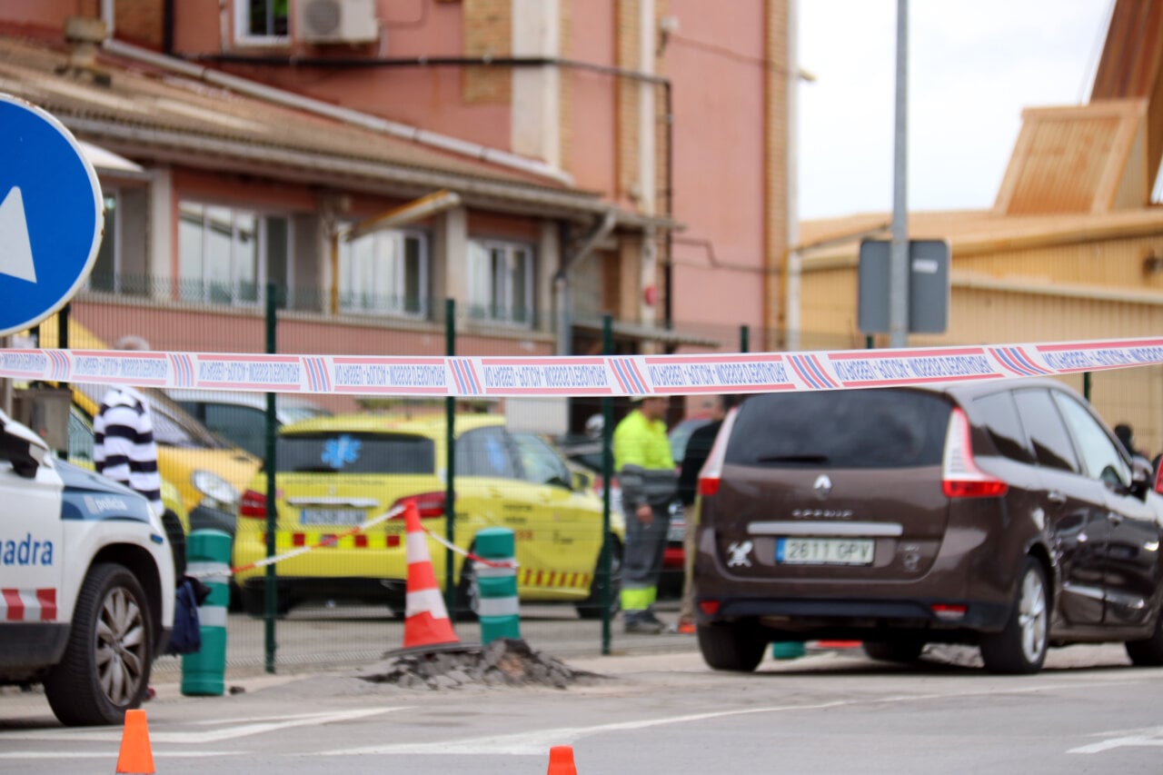 Vehicles del SEM a la mina de Súria després de l'accident mortal del 2023 (Nia Escolà - ACN)