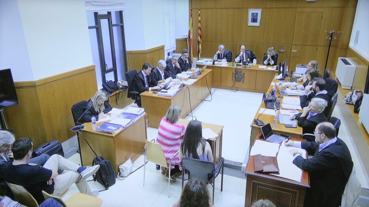 Imatge del judici d'Alba Vergés sobre la vacunació a policies nacionals