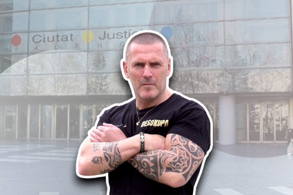 Dani Desokupa davant del Ciutat de la Justícia de València