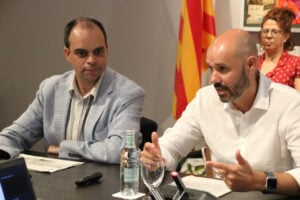 El secretari de Telecomunicacions i Transformació Digital, Albert Tort, i el gerent d'Urbanisme de l'Ajuntament de Barcelona, Joan Cambronero (Sara Soteras, ACN)