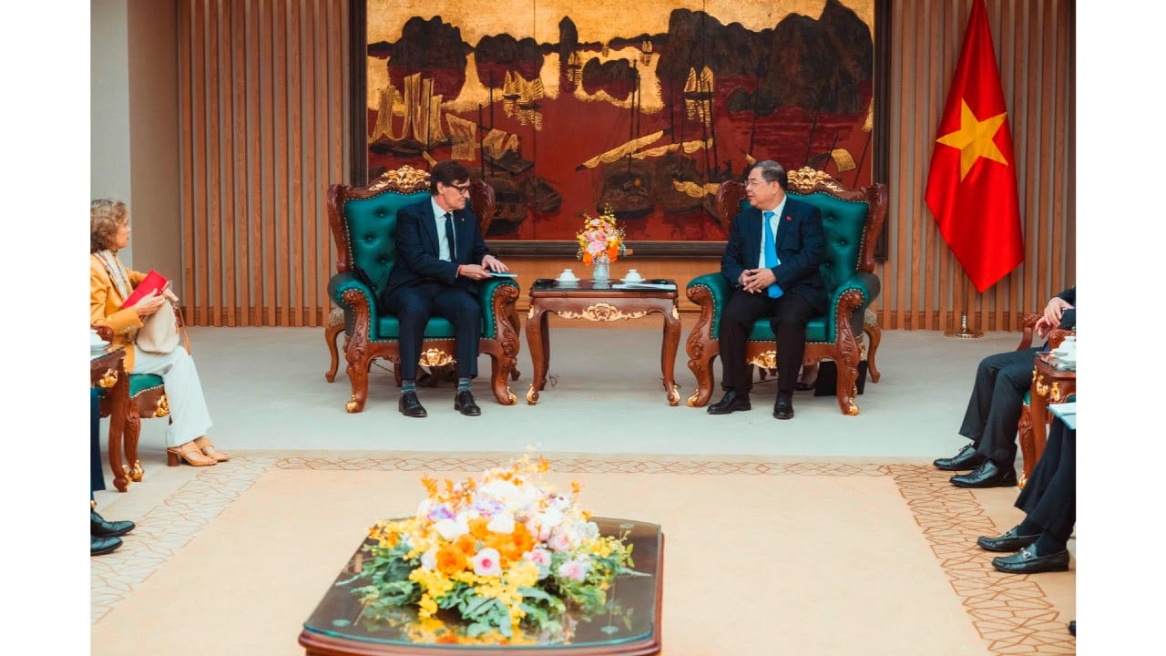 Reunió entre Salvador Illa i viceprimer ministre del Vietnam.
